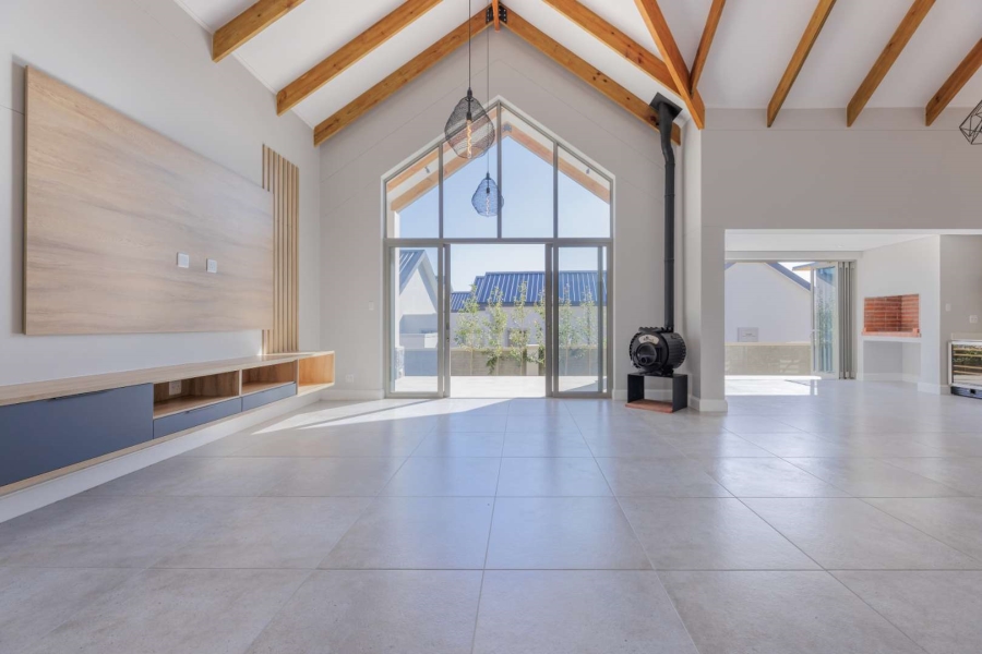 4 Bedroom Property for Sale in Kingswood Golf Estate Western Cape